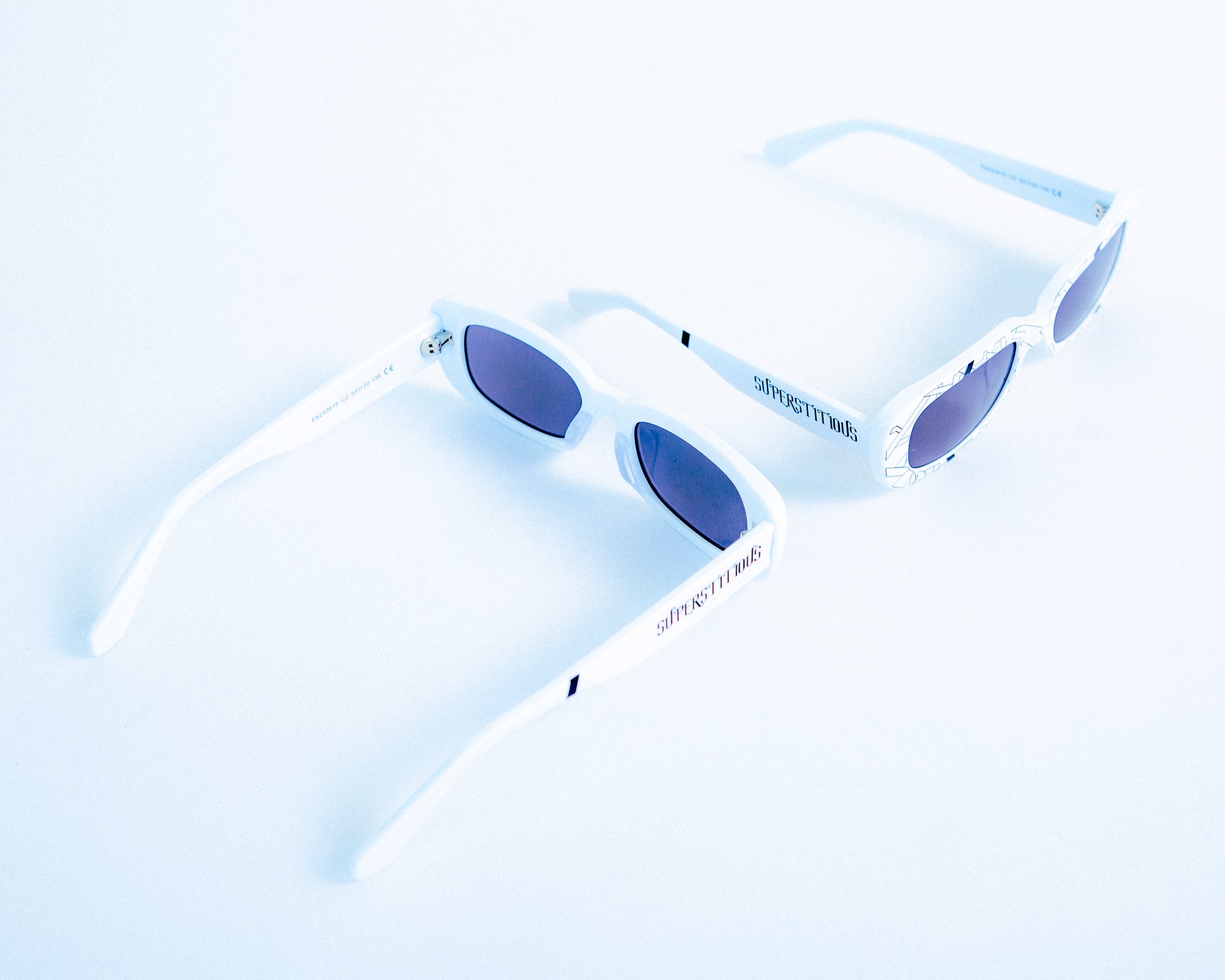 TRUST THE VISION shades (white)